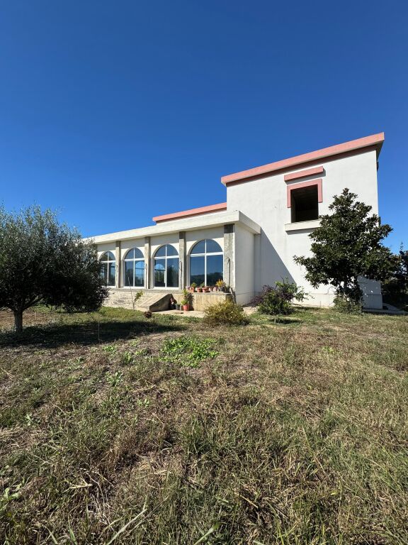 Shitet Kompleks i Projektuar per Agroturizem Sukth