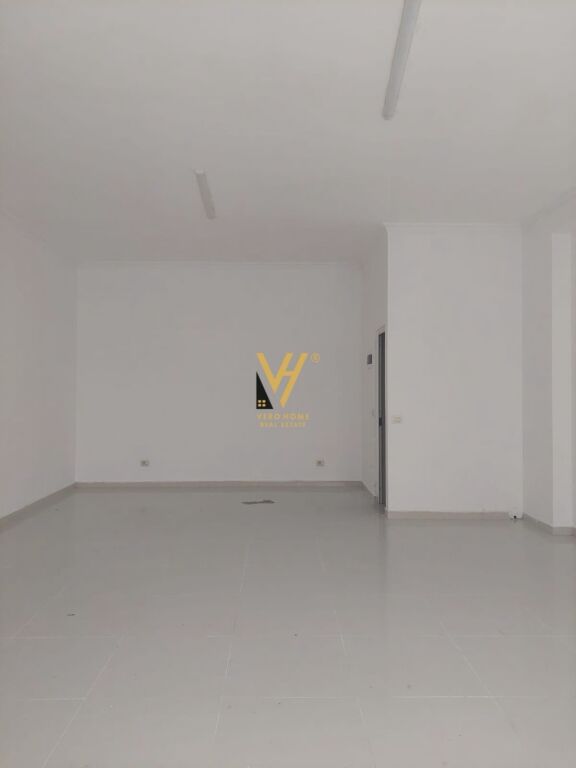 NEGOZIO IN AFFITTO 60 M2 A KODRA E DIELLIT 40.000 LEKE