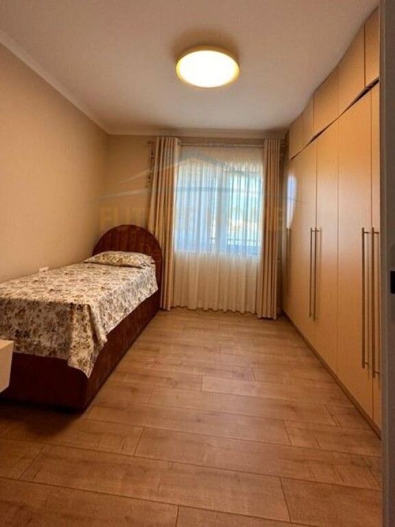 Affitto, 3+1+2+Posto auto, Stazione ferroviaria, Tirana.