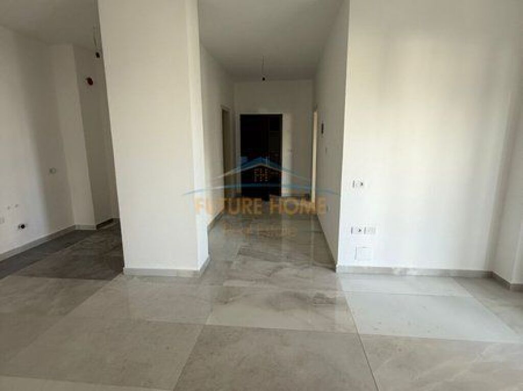 Shitet, Apartament 2+1+2, Casa Italia, Tirane.