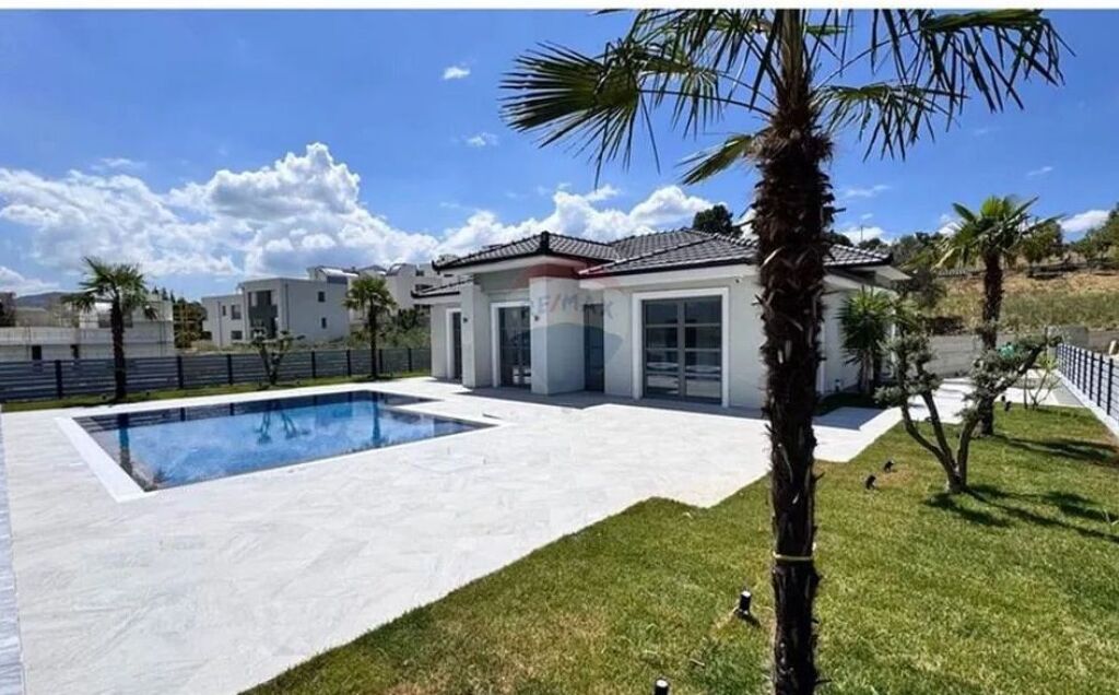 Vilë - Për Shitje - Rruga e Vilave, Tiranë(ID: 530191025-270)