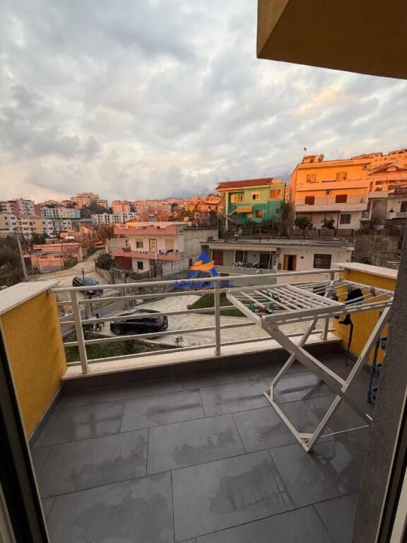 JEPET APARTAMENT ME QERA 2+1 SHKOZE 500 EURO