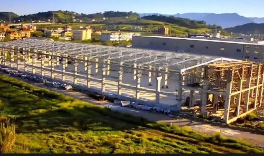 MAGAZZINO IN AFFITTO 4400 M2 PRUSH 20.000 EURO FH-58542