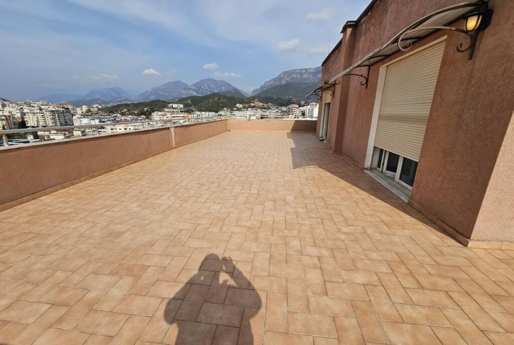 Ne Fresk Shitet Penthouse Ekskluziv 119.3 m² + 151.2 m² Verandë !