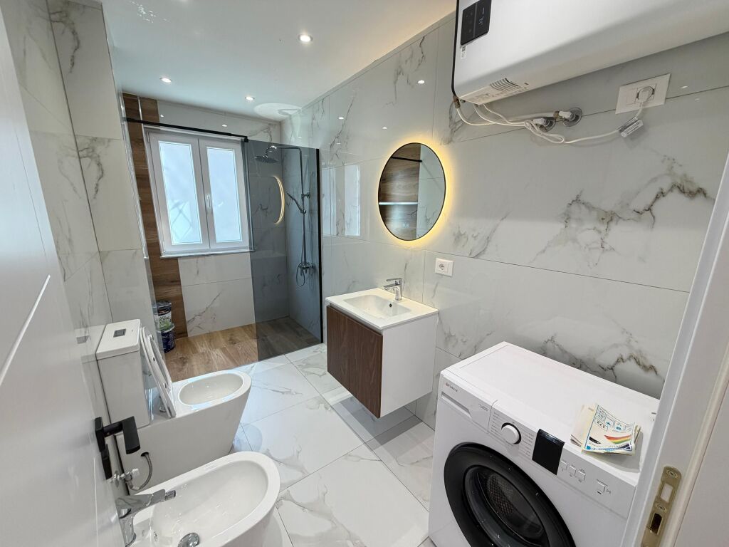 🏡 Apartment 1+1 for Sale – Super Investment  📍 21 Dhjetori, former Park – Ndre Mjeda Street 🏢 Existing building, 1st floor (no elevator) 📐 59 m² net in the registry  ✨ Fully furnished and completely renovated apartment, with modern furniture and high quality. Very functional layout and natural lighting.  💳 Purchase option with credit  💰 Price: 148 Million leke