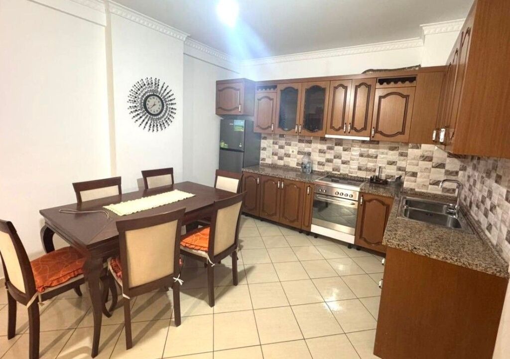 Jepet me qira apartament 2+1+2 në Astir