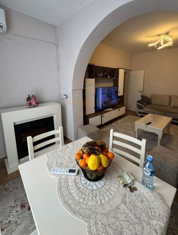 Shitet, Apartament 1+1+ Verande, Kinostudio, Tiranë.