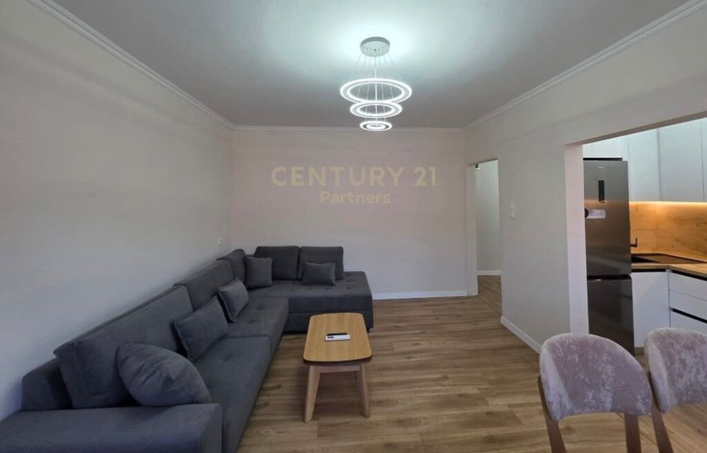 Shitet apartament 1+1 ne allias,pran spitalit amerikan 2