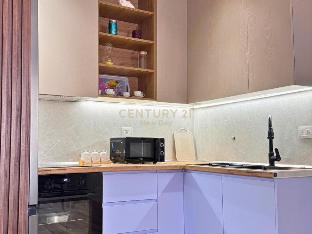 .Apartament 2+1 Me Qira në Qender te Durrësit - 650€ | 73 m²