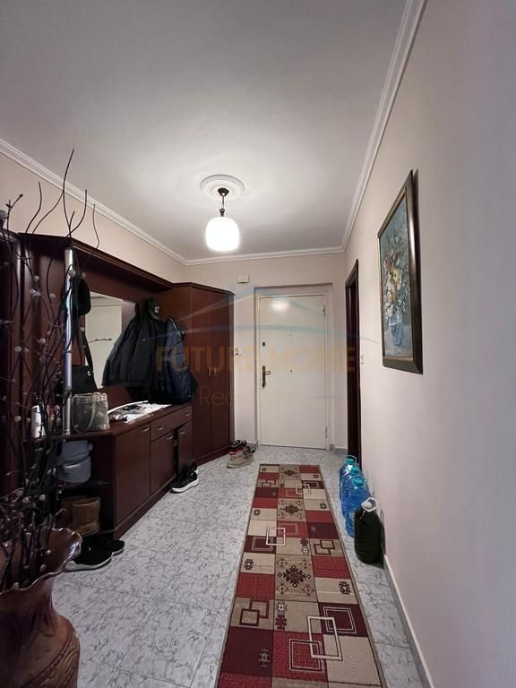 Shitet, Apartament 2+1, Pazari i Ri, Tiranë.