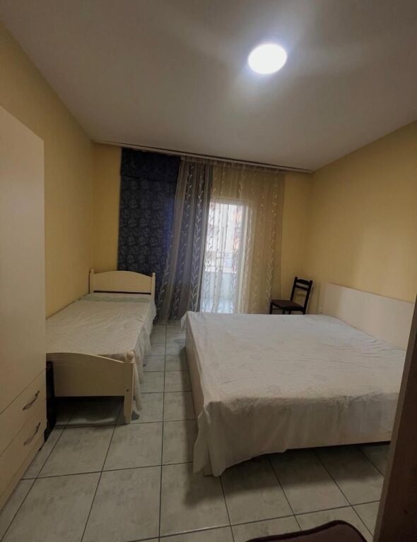 🏢Komuna e Parisit,jepet me qera apartament 1+1,i mobiluar 55,000Leke  (I diskutueshem )