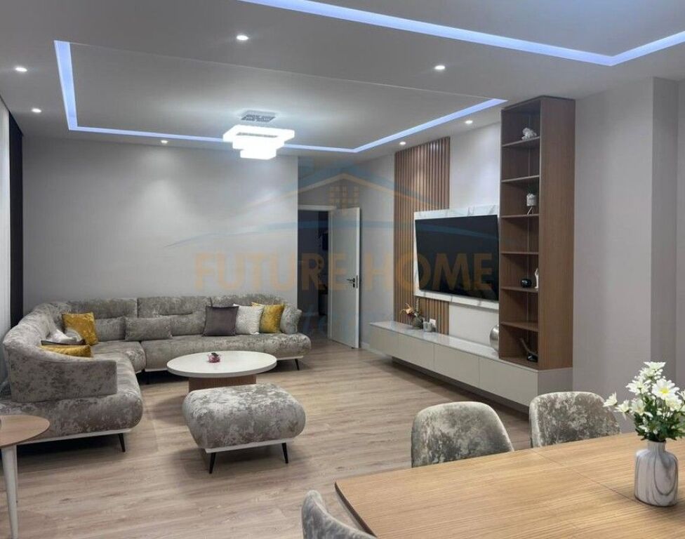 Rent, Apartment 3+1+2+2 Parking spaces, Red School, Tirana.