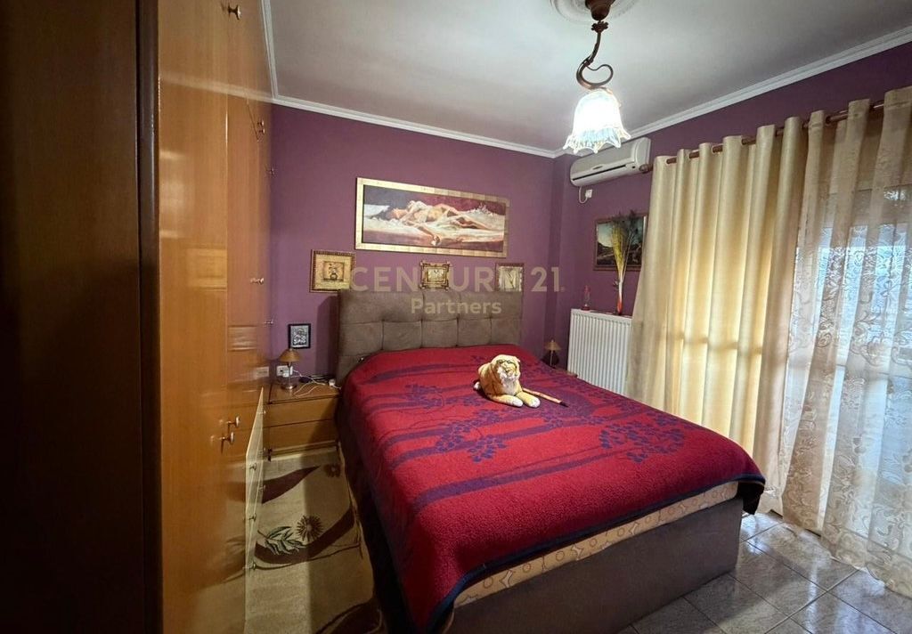 APARTAMENT 2+1 NE RRUGE KAVAJES!
