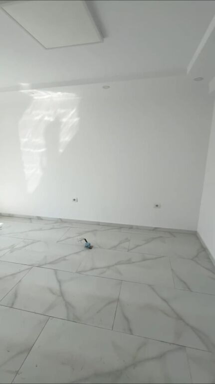 ZYRE ME QERA 50 M2 RRUGA E DIBRES 50.000 LEKE