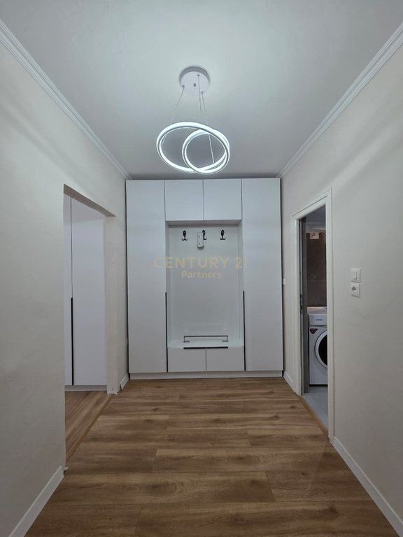 Shitet apartament 1+1 ne allias,pran spitalit amerikan 2