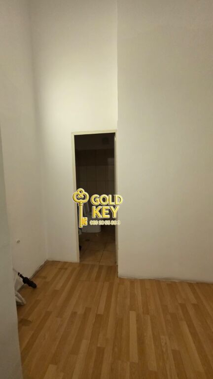 🏢 JEPET ME QIRA AMBIENT KOMERCIAL DUPLEKS NË PLAZH – PRANË PALACE HOTEL 🌊