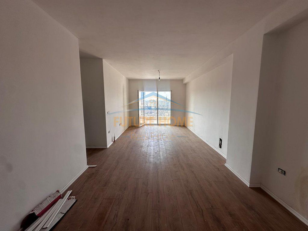 Shitet,Apartament 2+1+2, Kompleksi Aura, Laprake, Tiranë.