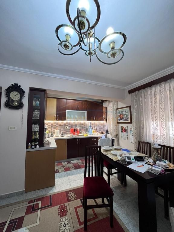 Shitet, Apartament 2+1, Pazari i Ri