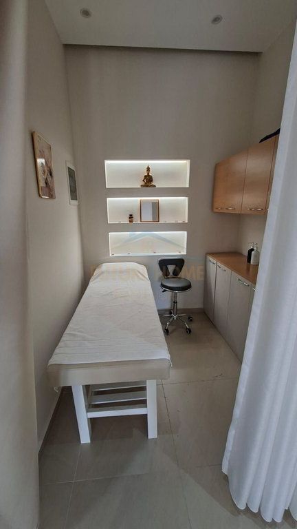 Qira, Ambient Biznesi, Rruga e Kavajës, prane Square 21