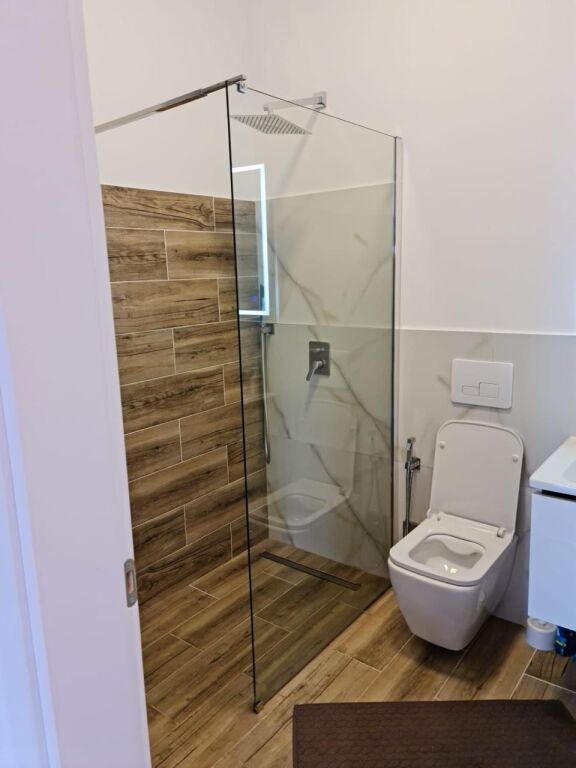 Shitet Penthouse Ne Golem