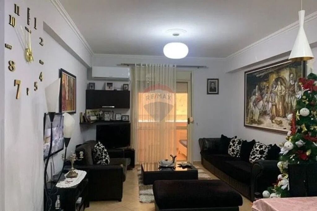 Apartament 2+1 me Garazh për Shitje në Lungomare, Vlorë