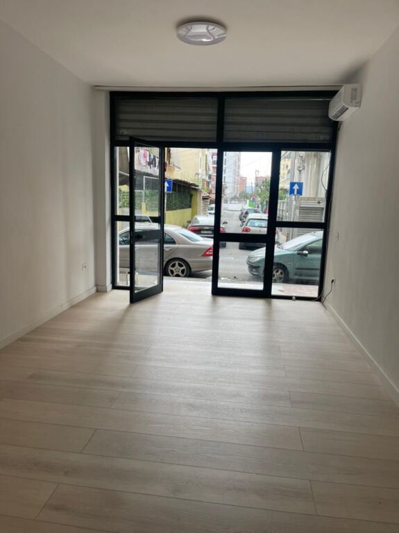 Dyqan me sip 35 m2,rruga babe rexha,70 mije euro me hipoteke