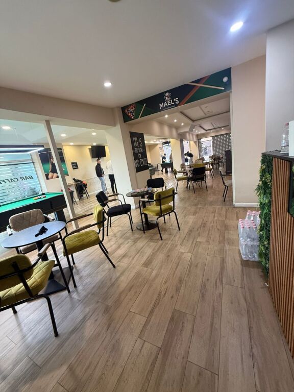 Biznes, Komuna e Parisit!