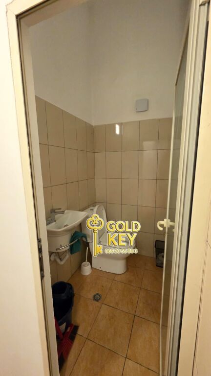 🏢 JEPET ME QIRA AMBIENT KOMERCIAL DUPLEKS NË PLAZH – PRANË PALACE HOTEL 🌊