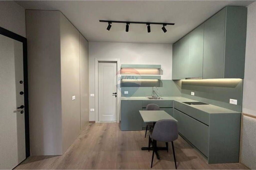 Shitet apartament tek Usluga