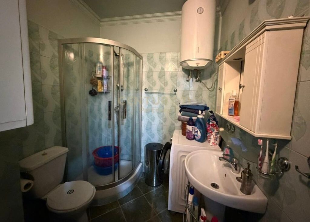 APARTAMENT 2+1 NE RRUGE KAVAJES!