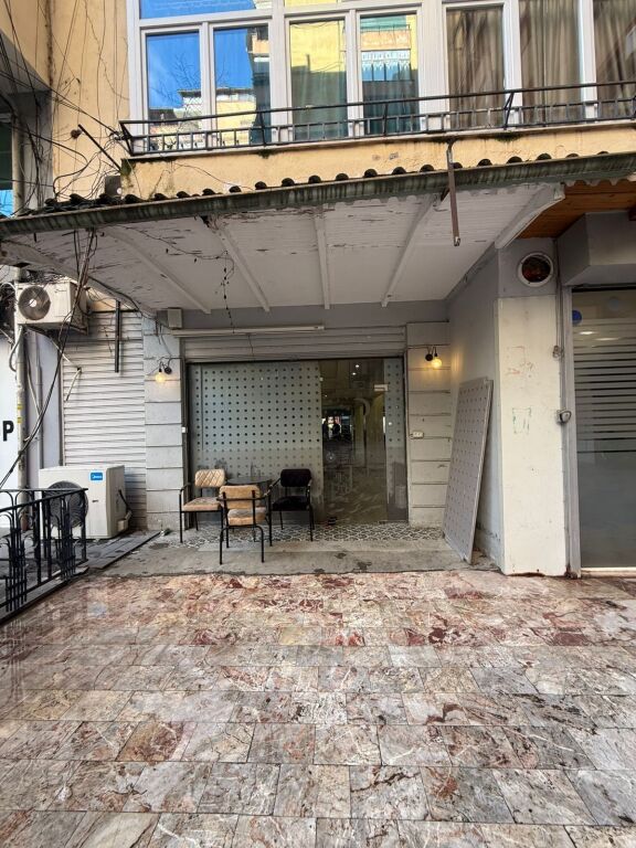 Biznes, Komuna e Parisit!