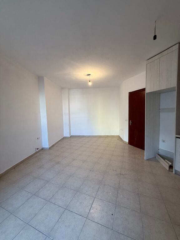 Apartament 1+1 per shitje pas Globe