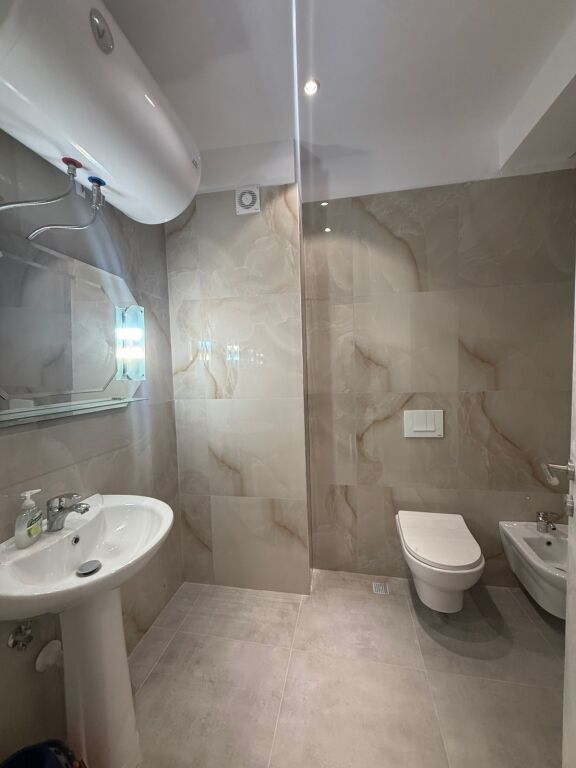 Apartament 2+1 me qera ne Porcelan tek Splendor ne Rrugen e Kokonozeve