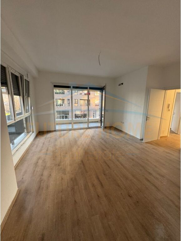 Qera, Apartament 3+1+2 ,Ish Fusha Aviacionit , IBN. 1,000 €,UNA47034