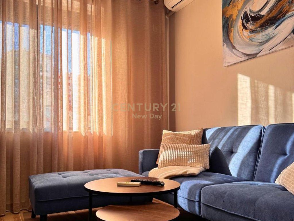 .Apartament 2+1 Me Qira në Qender te Durrësit - 650€ | 73 m²