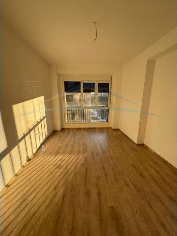 Qera, Apartament 3+1+2 ,Ish Fusha Aviacionit , IBN. 1,000 €,UNA47034