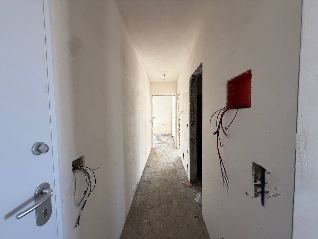 Shesim apartament 2+1+2+Verande , tek Rruga "Hoxha Tasim" ne Xhamllik! 280,000 €