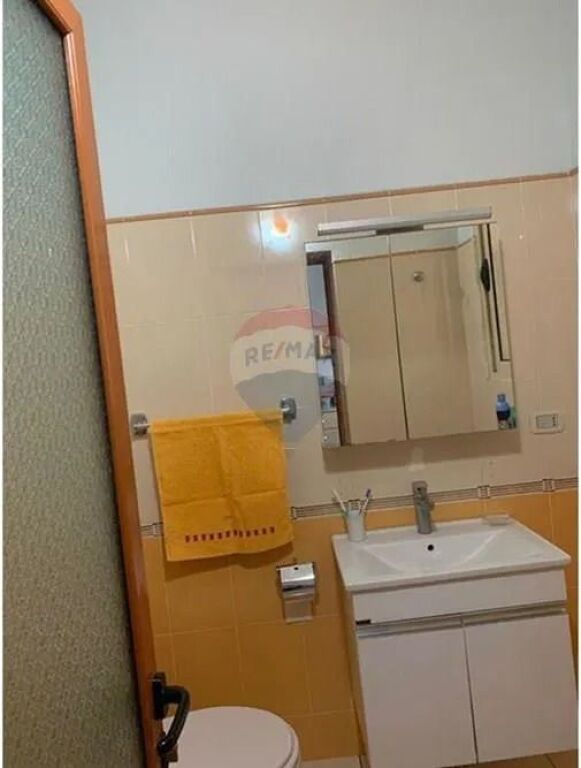 Apartament 2+1 me Garazh për Shitje në Lungomare, Vlorë