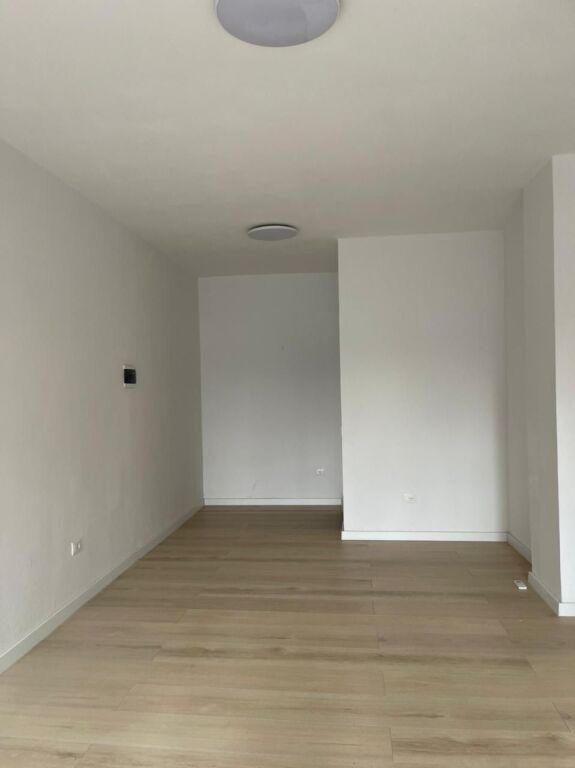 Dyqan me sip 35 m2,rruga babe rexha,70 mije euro me hipoteke