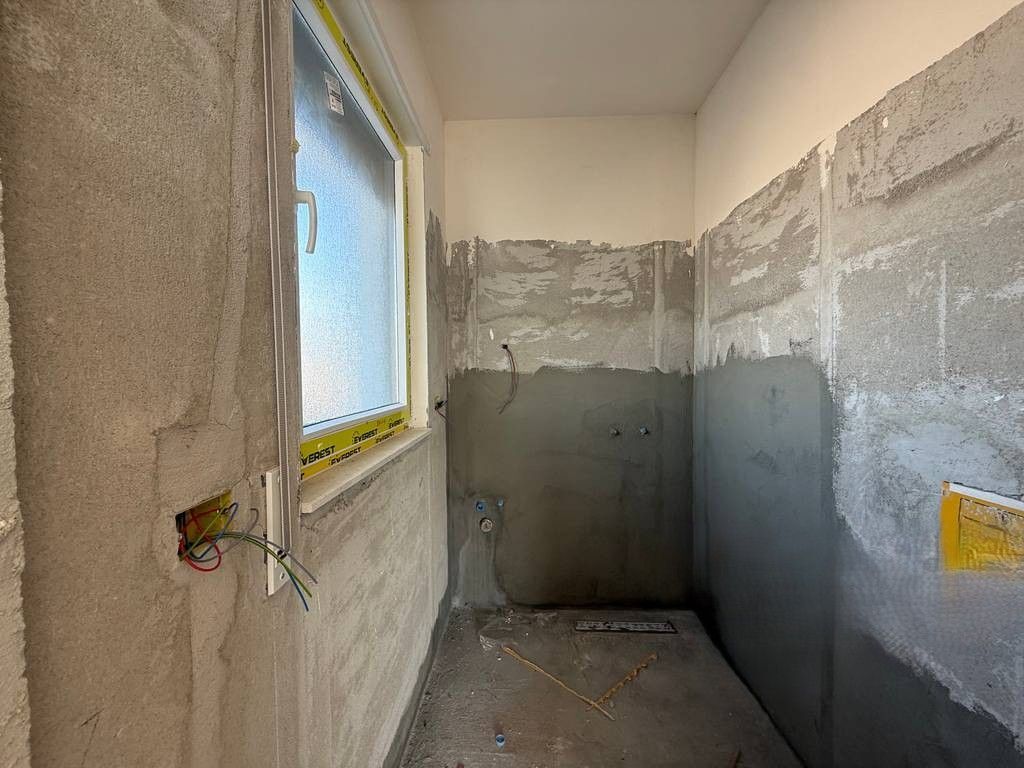 Shesim apartament 2+1+2+Verande , tek Rruga "Hoxha Tasim" ne Xhamllik! 280,000 €