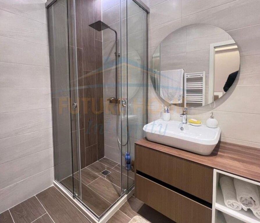 Rent, Apartment 3+1+2+2 Parking spaces, Red School, Tirana.