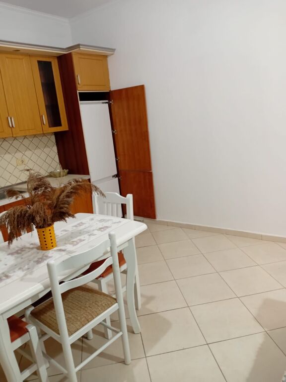 Shtepi private me qera