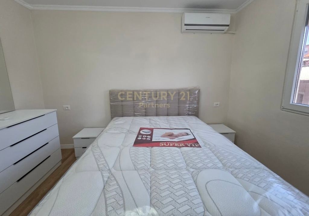 Shitet apartament 1+1 ne allias,pran spitalit amerikan 2