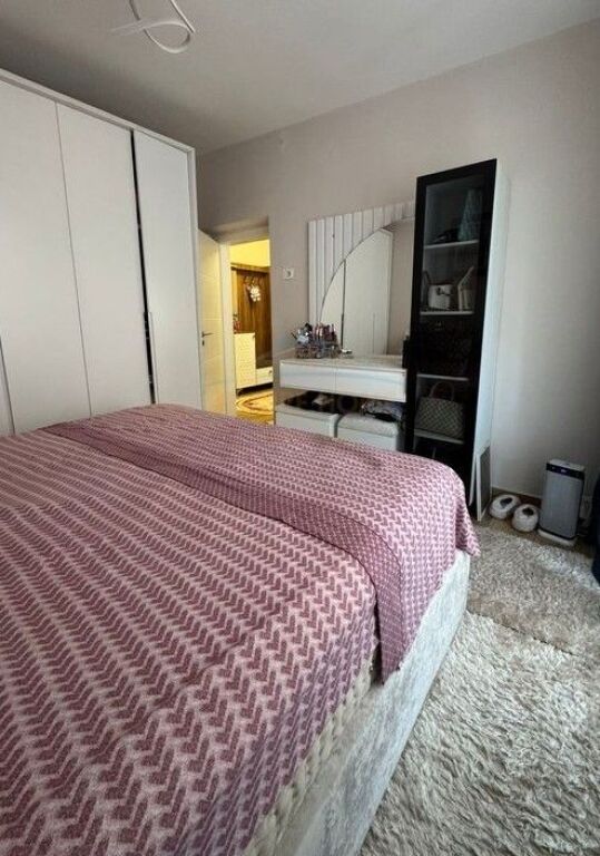 Shitet, Apartament 1+1+ Verande, Kinostudio, Tiranë.