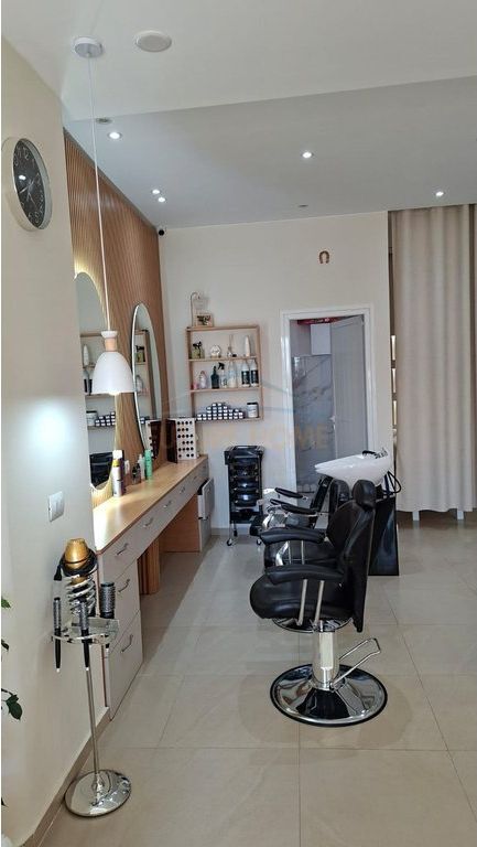 Qira, Ambient Biznesi, Rruga e Kavajës, prane Square 21