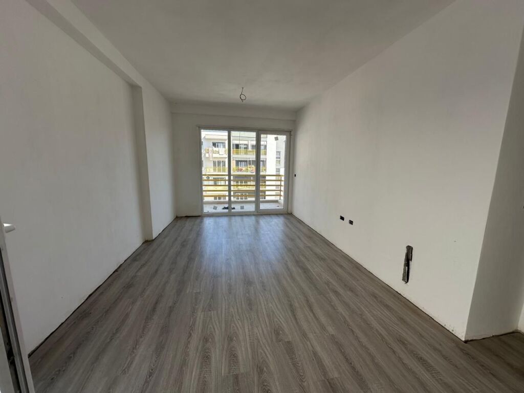 🏢Rruga Dritan Hoxha,jepet me qera ambient biznesi per zyra,2+1+2,bosh 75,000Leke (neto)