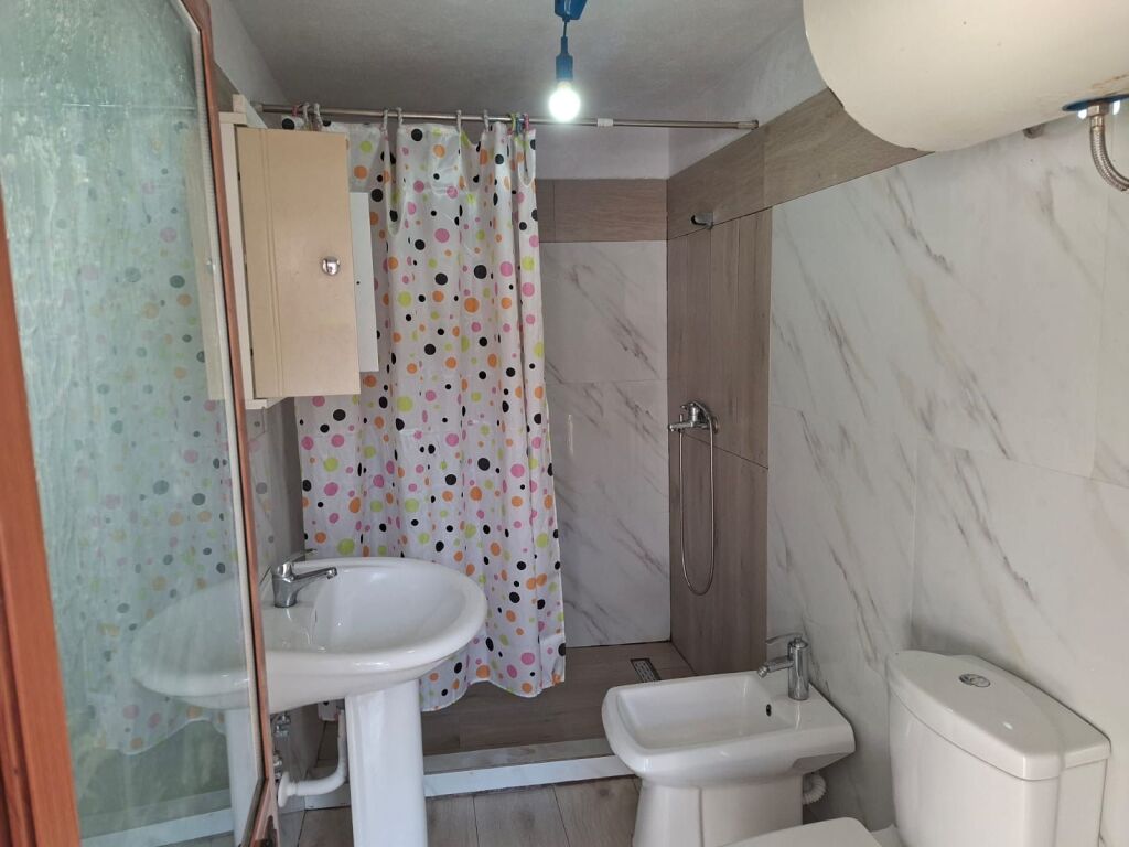 1+1,furnished private entrance,at the barricades center,450 euro