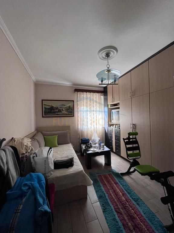 Shitet, Apartament 2+1, Pazari i Ri, Tiranë.