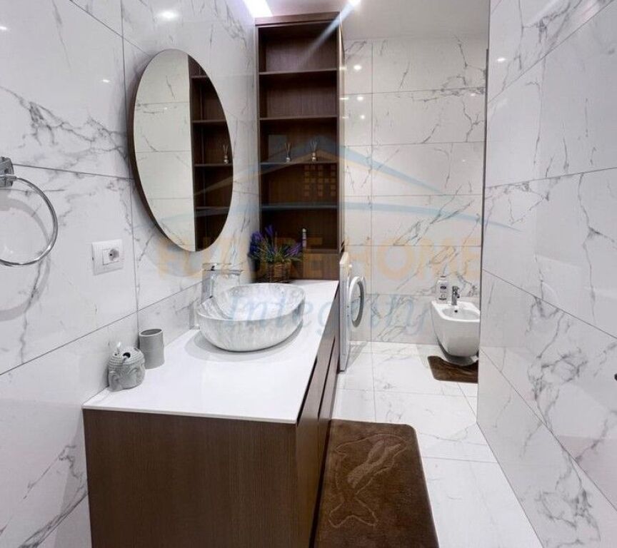 Rent, Apartment 3+1+2+2 Parking spaces, Red School, Tirana.