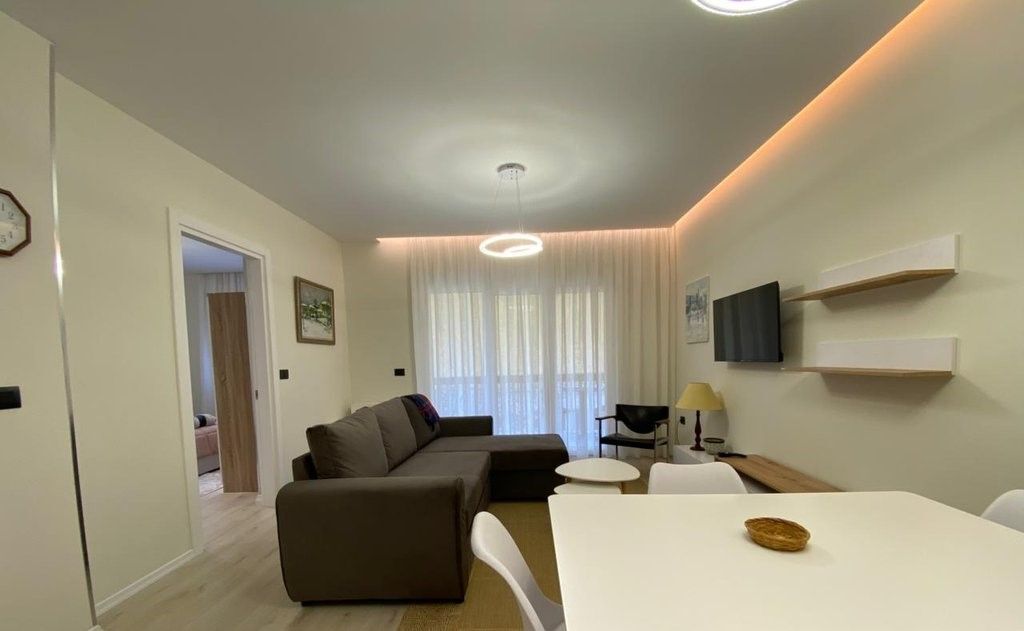 TEK LICEU ARTISTIK JAPIM ME QIRA APARTAMENT MODERN 1+1